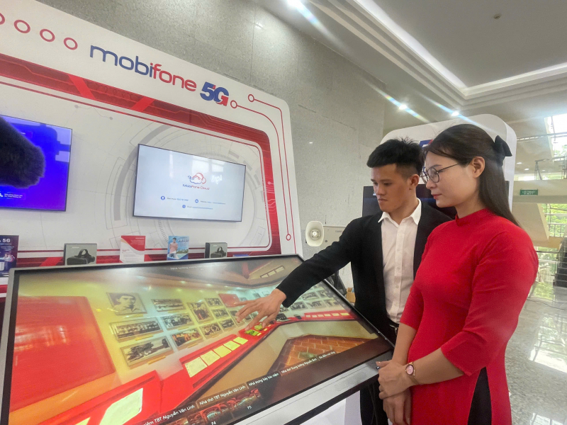 Trải nghiệm loạt giải pháp công nghệ ứng dụng dữ liệu phục vụ phát triển kinh tế địa phương thu hút nhiều đại biểu, doanh nghiệp trải nghiệm