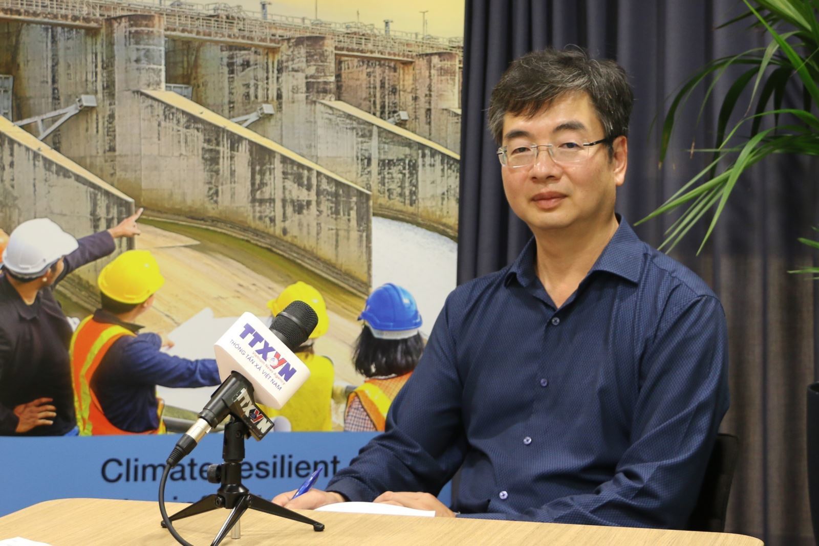 Giáo sư Nghiêm Đức Long - Giám đốc Trung tâm Môi trường và Nước thuộc Đại học Công nghệ Sydney (UTS), Chủ tịch Hội Trí thức và Chuyên gia Việt Nam tại Australia (VASEA). Ảnh: PV TTXVN thường trú tại Sydney