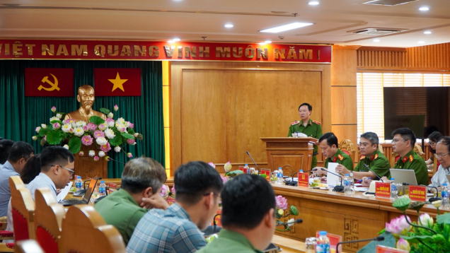 Toàn cảnh cuộc họp lấy ý kiến tham gia hoàn thiện dự thảo Nghị định của Chính phủ về kết nối, chia sẻ dữ liệu