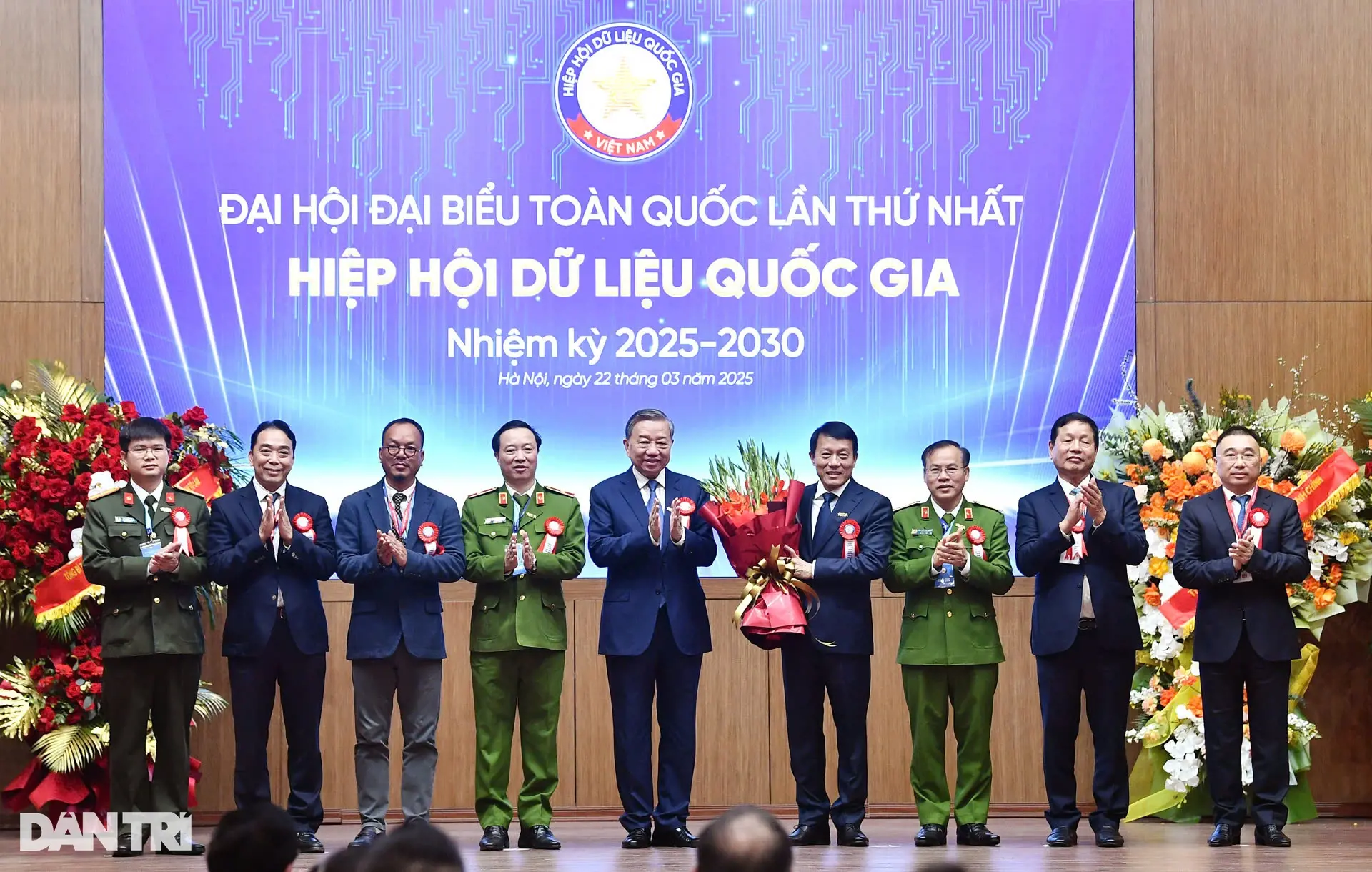 Tổng Bí thư Tô Lâm và Thủ tướng Phạm Minh Chính đến dự Đại hội đại biểu toàn quốc lần thứ nhất Hiệp hội Dữ liệu quốc gia.
