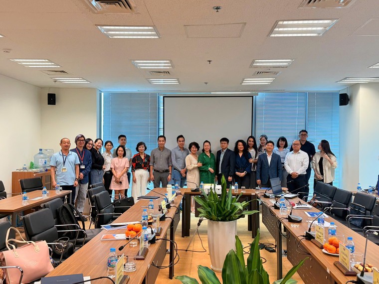 Các đại biểu tham dự cuộc họp