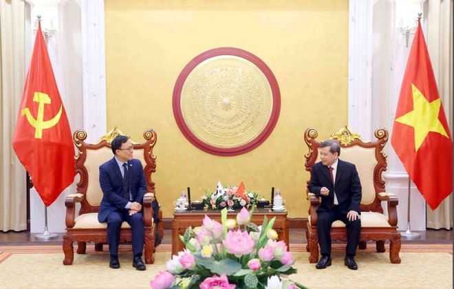 Chánh án Tòa án Nhân dân Tối cao Lê Minh Trí tiếp Đại sứ Hàn Quốc tại Việt Nam Choi Young Sam. Ảnh: Phạm Kiên/TTXVN