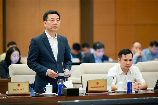 Bộ trưởng Bộ Khoa học và Công nghệ Nguyễn Mạnh Hùng trình bày tóm tắt tờ trình dự án Luật Khoa học, công nghệ và đổi mới sáng tạo. Ảnh: Phương Hoa/TTXVN