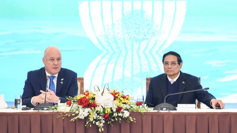 Thủ tướng Phạm Minh Chính và Thủ tướng New Zealand Christopher Luxon tham dự Phiên làm việc về công nghệ. Ảnh: Dương Giang/TTXVN