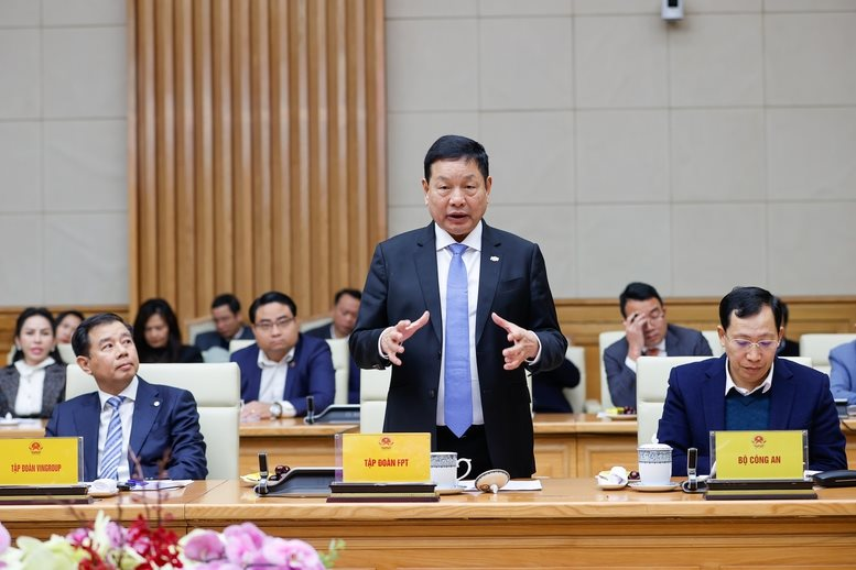 Ông Trương Gia Bình, Chủ tịch HĐQT Tập đoàn FPT đề nghị nhanh nhất có thể đưa AI vào chương trình giáo dục đào tạo của tất cả hệ thống giáo dục. 